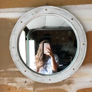 White Round Mirror